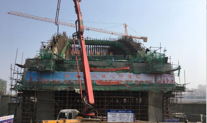 五河船閘04標(biāo)第三跨系桿拱上部結(jié)構(gòu)拱肋砼順利完畢.jpg 五河船閘04標(biāo)第三跨系桿拱上部結(jié)構(gòu)拱肋砼順利完畢.jpg