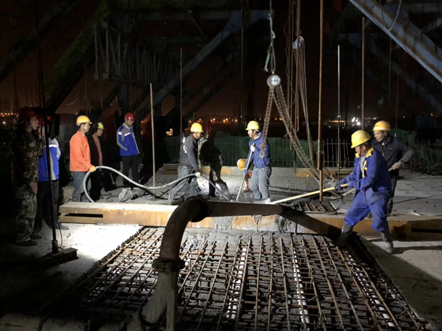 南淝河大橋順利合龍(1).jpg 南淝河大橋順利合龍(1).jpg