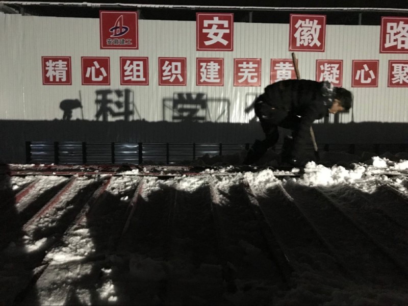 夜間鏟雪.jpg