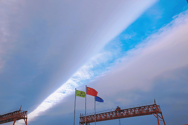 1621583435635378.jpg 二等獎:開天辟地.jpg